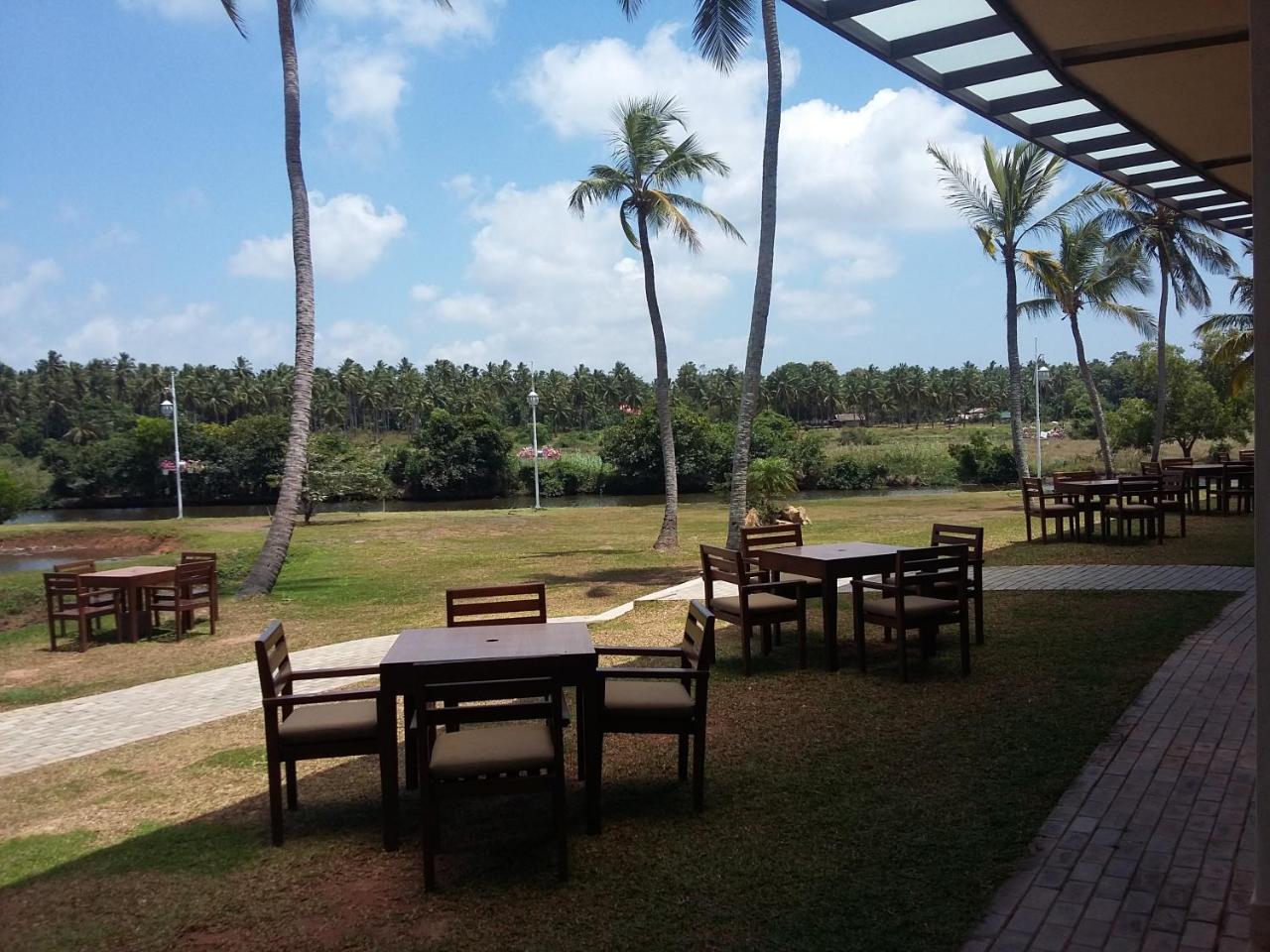 Avenra Gangaara Hotel Wennappuwa Exterior foto